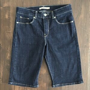 LEVI'S DENIM JEAN SHORTS CLASSIC BERMUDA STRAIGHT LEG DARK WASH SIZE 28